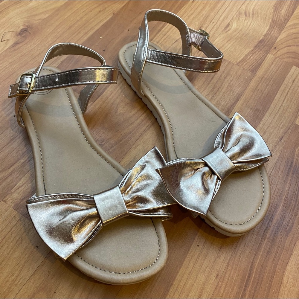 Gold Bow size 5 platform sandals